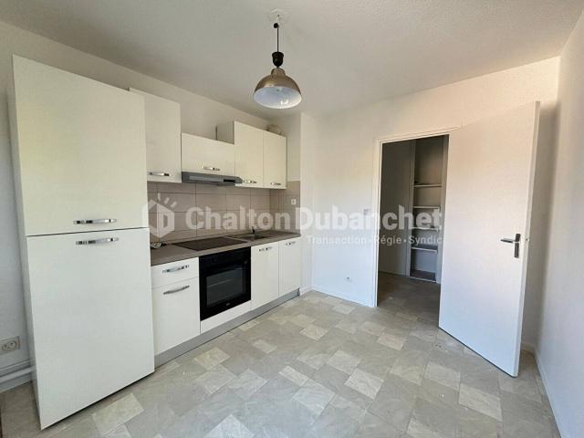 Appartement location à Le Bas du Bourg, Saint-Haon-le-Châtel