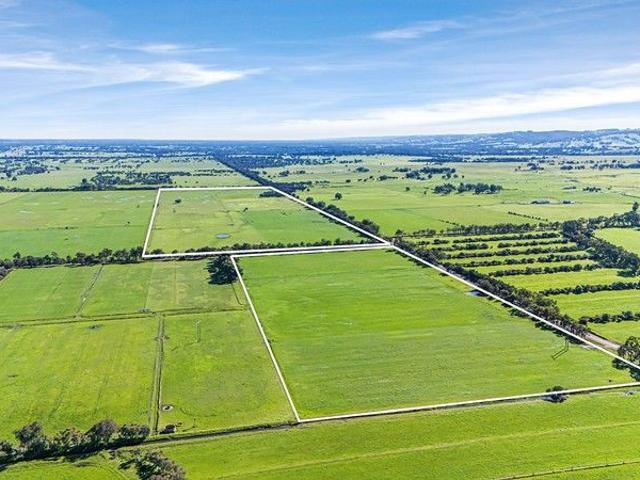 Acreage for sale in Burekup, Western Australia