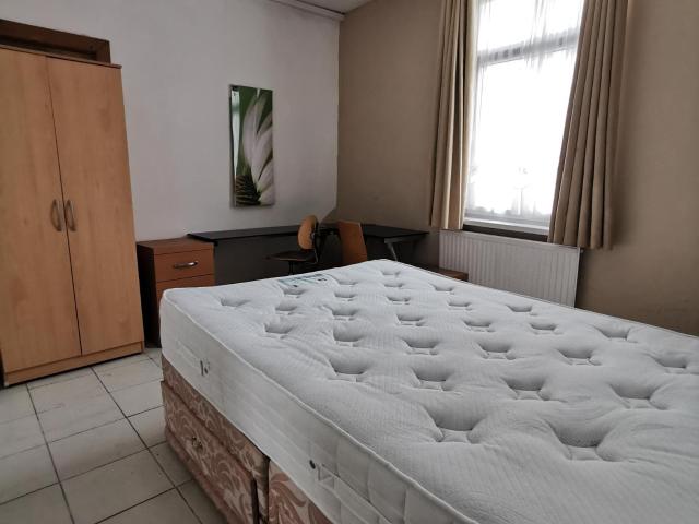 Studio for rent in Brynmill, Swansea