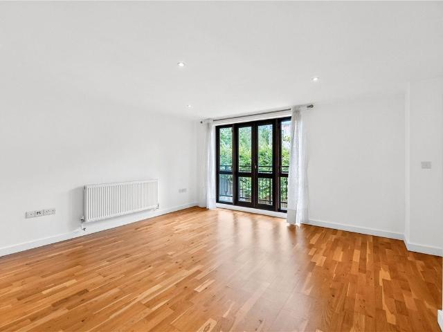 Apartment for rent in North Kensington, Greater London