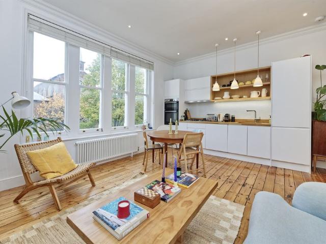 Apartment for rent in North Kensington, Greater London