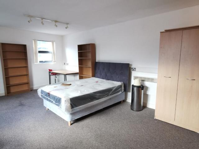 Studio for rent in Mount Pleasant, Swansea