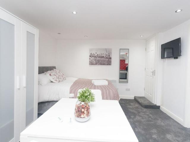 Studio for rent in West Yorkshire