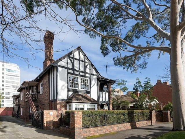 Apartment for rent in St Kilda West, Melbourne