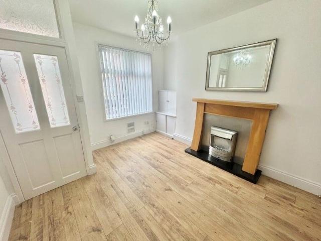House for rent in Stoneycroft, Calderstones