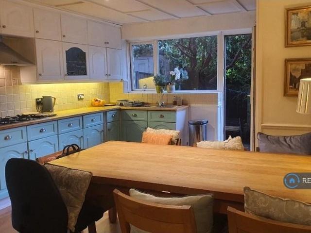House for rent in Motspur Park, Greater London