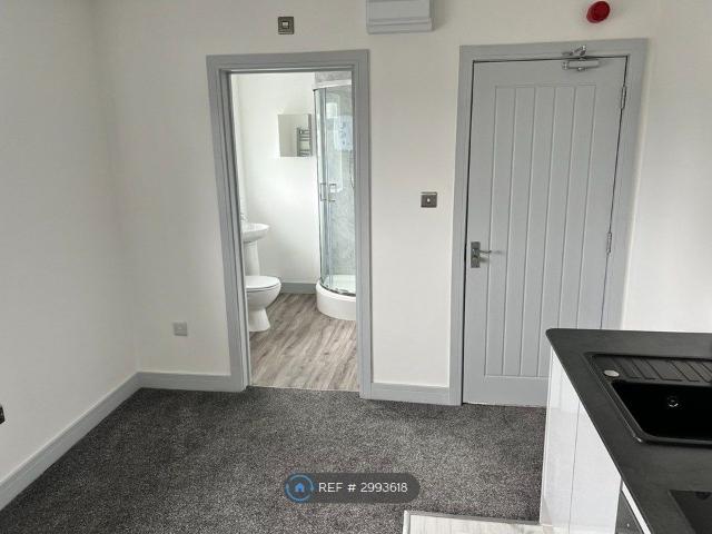 Studio for rent in Willenhall, West Midlands