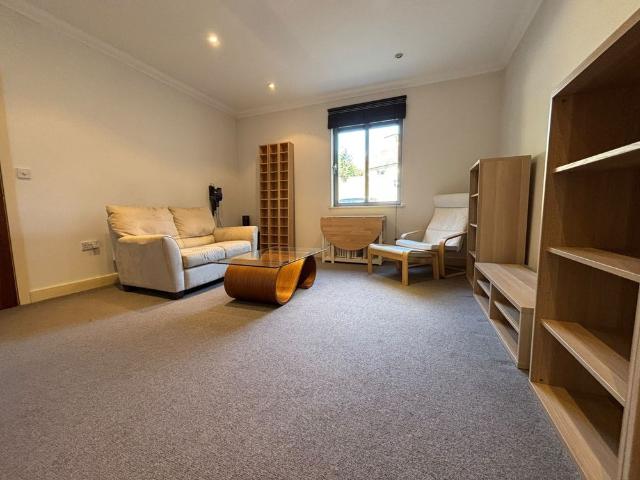 Apartment for rent in Cardiff Bay, Falcon Lodge
