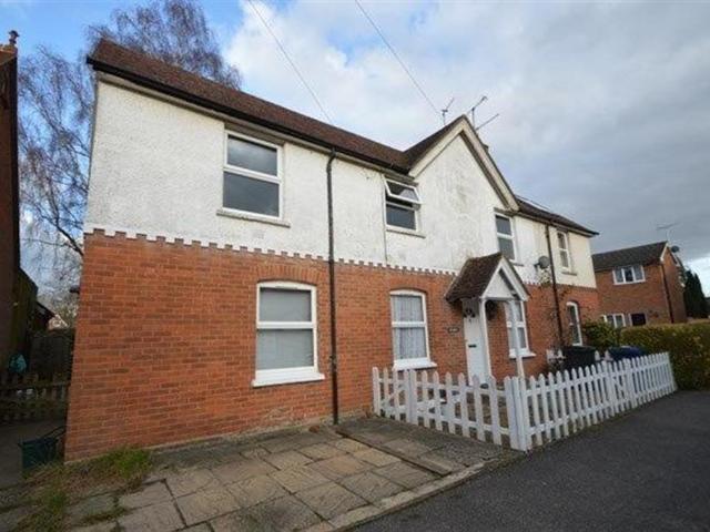 Apartment for rent in Fole, Surrey