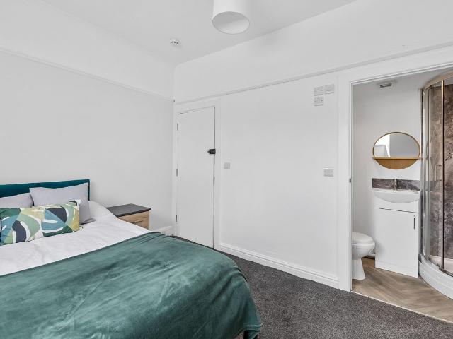 Room for rent in West Hoe, Mount Wise