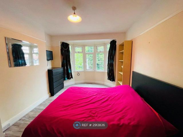 Room for rent in London Borough of Croydon, Selhurst