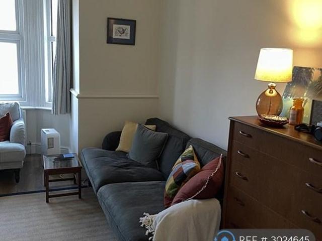Apartment for rent in Blackwell, Mid Sussex