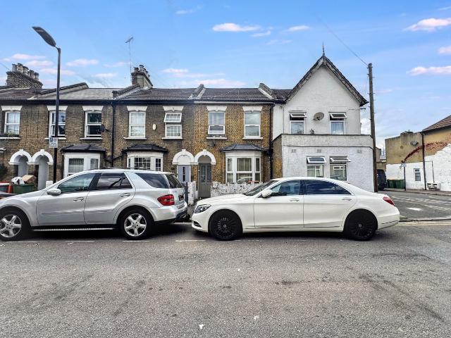Apartment for rent in Maryland, Greater London