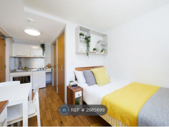 Studio for rent in Portsea, City Of Portsmouth