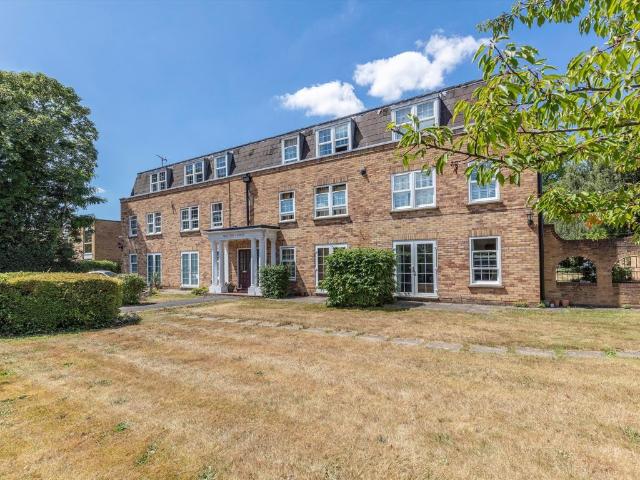 Apartment for rent in Hampton Hill, Greater London