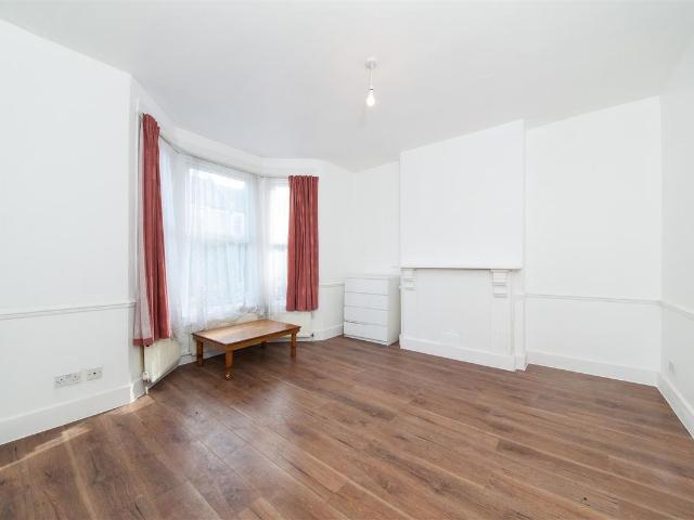 House for rent in Harlesden, Greater London