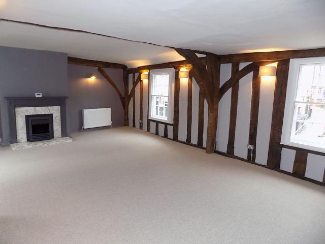 Apartment for rent in Whitfield, Charlesworth