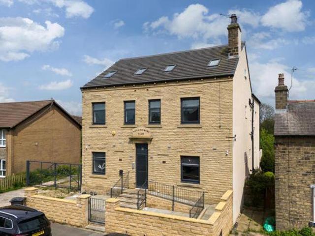 House for sale in Huddersfield, West Yorkshire