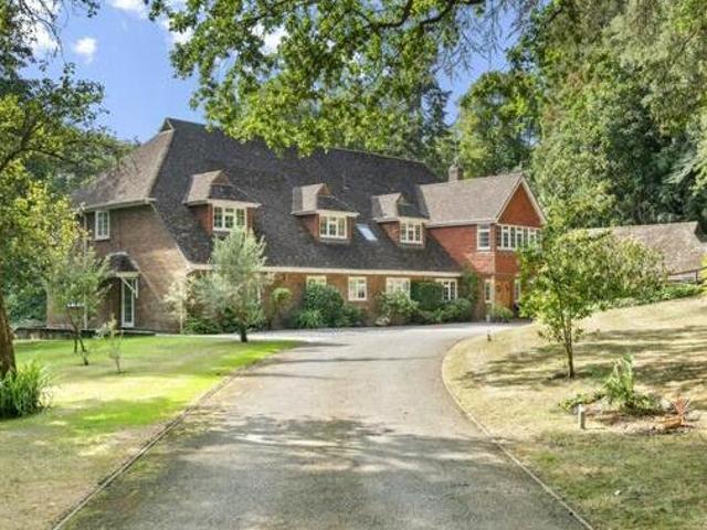 House for sale in Byfleet, Woking