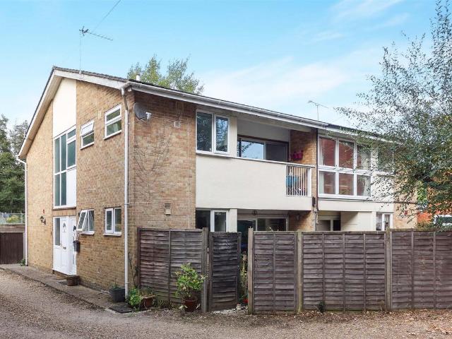 Apartment for rent in Woking, Surrey