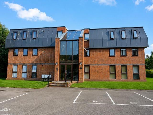 Apartment for rent in Row Town, Surrey