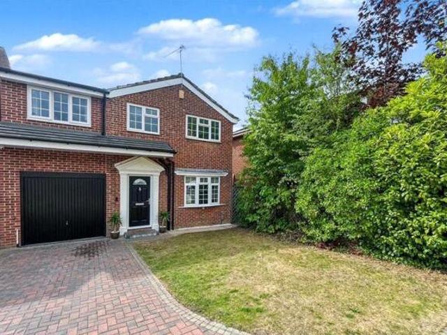 House for sale in Wrenthorpe, West Yorkshire
