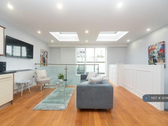 Apartment for rent in Clapham Junction, Greater London