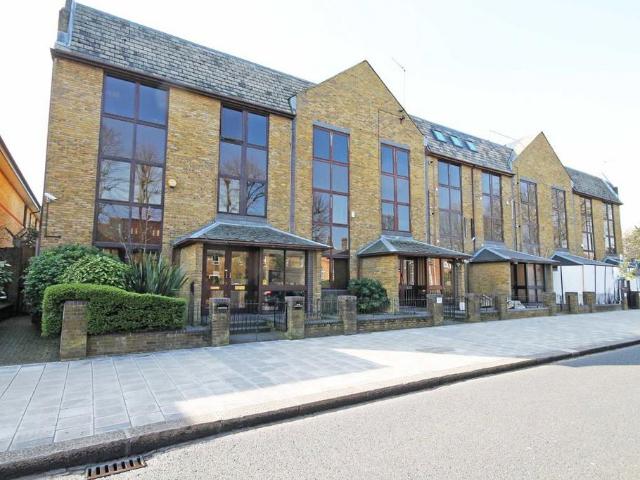 Apartment for rent in London Borough of Hounslow, Spring Grove