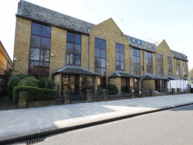 Studio for rent in London Borough of Hounslow, Spring Grove
