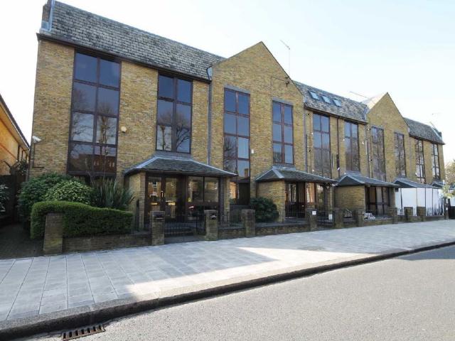 Studio for rent in London Borough of Hounslow, Spring Grove