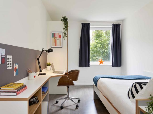 Room for rent in Hyde Park, West Yorkshire