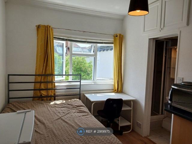 Studio for rent in Temple Fortune, Greater London