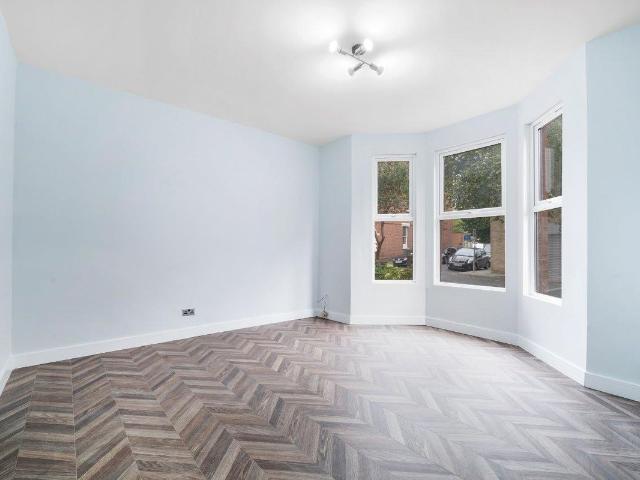 Apartment for rent in North Sheen, Greater London