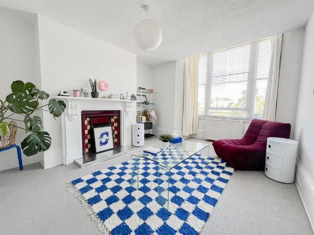 Apartment for rent in Bohemia, Guestling Green