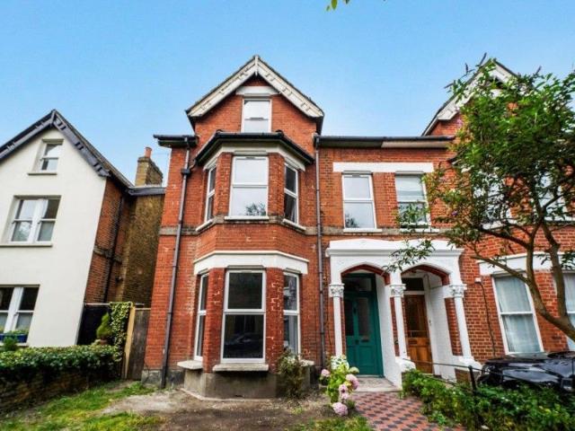 Apartment for rent in North Sheen, Greater London