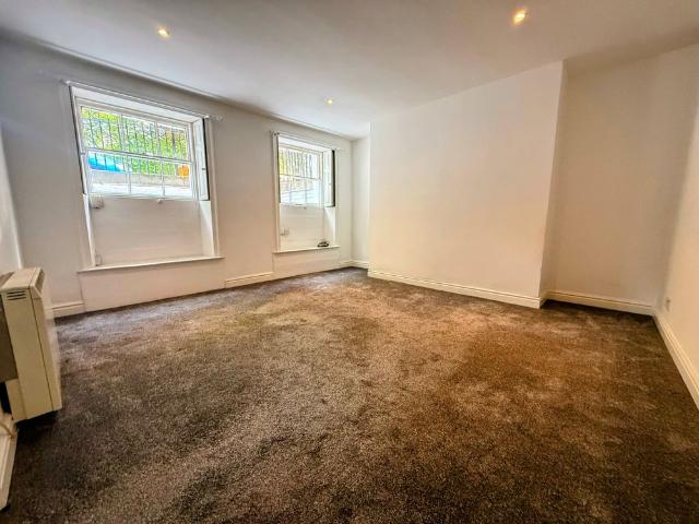 Apartment for rent in Wrenthorpe, West Yorkshire