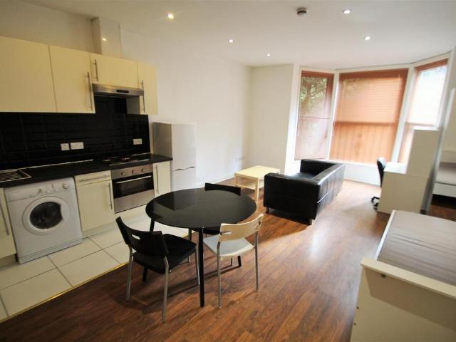 Apartment for rent in Hyde Park, West Yorkshire