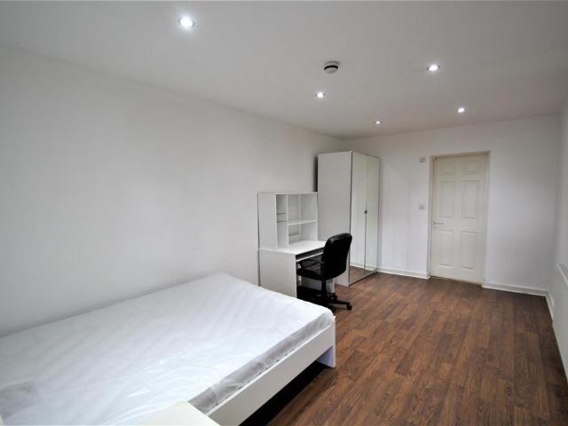 Apartment for rent in Hyde Park, West Yorkshire