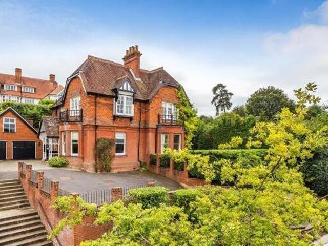House for sale in The Hermitage, Woking