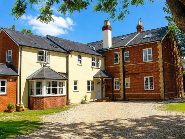 Apartment for rent in Woking, Surrey