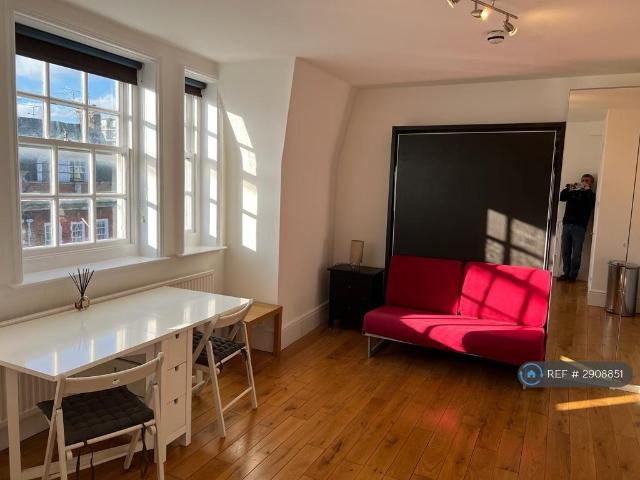 Apartment for rent in St. John's Wood, Greater London