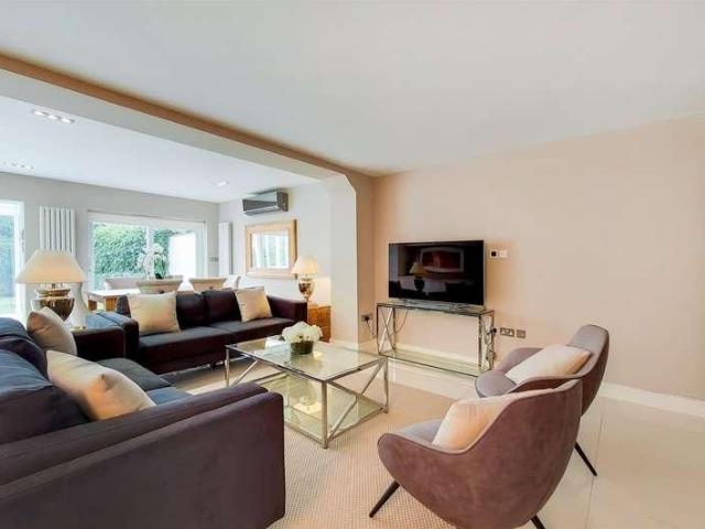 House for rent in Belsize Park, Greater London