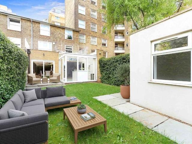 House for rent in Belsize Park, Greater London