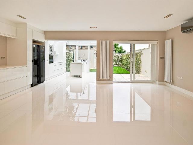 Apartment for rent in Belsize Park, Greater London