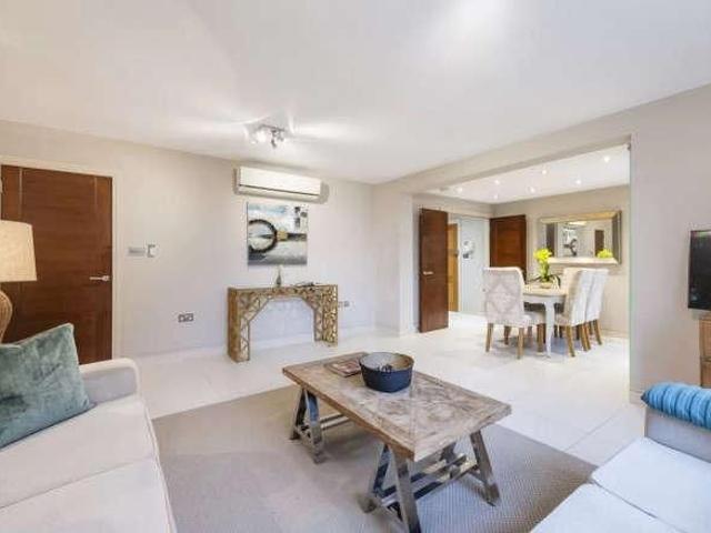 Apartment for rent in Belsize Park, Greater London