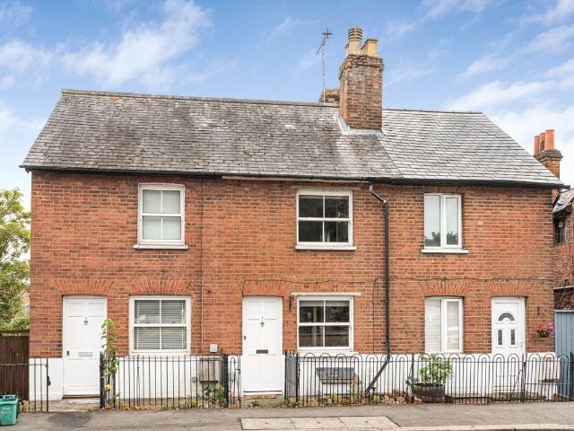 House for rent in Row Town, Surrey