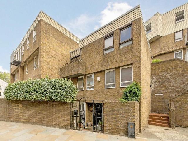 House for rent in Tower Hill, Greater London