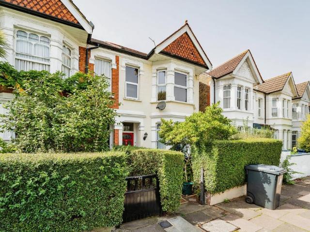 Apartment for rent in London Borough of Ealing, Hanwell