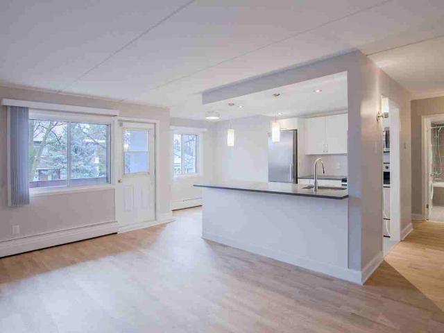 Apartment for rent in Saint-lambert, Quebec
