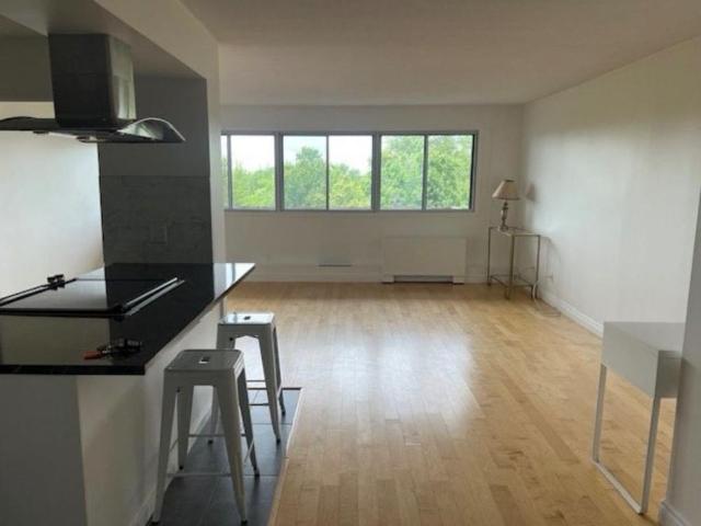 Apartment for rent in Saint-Lambert, Montérégie